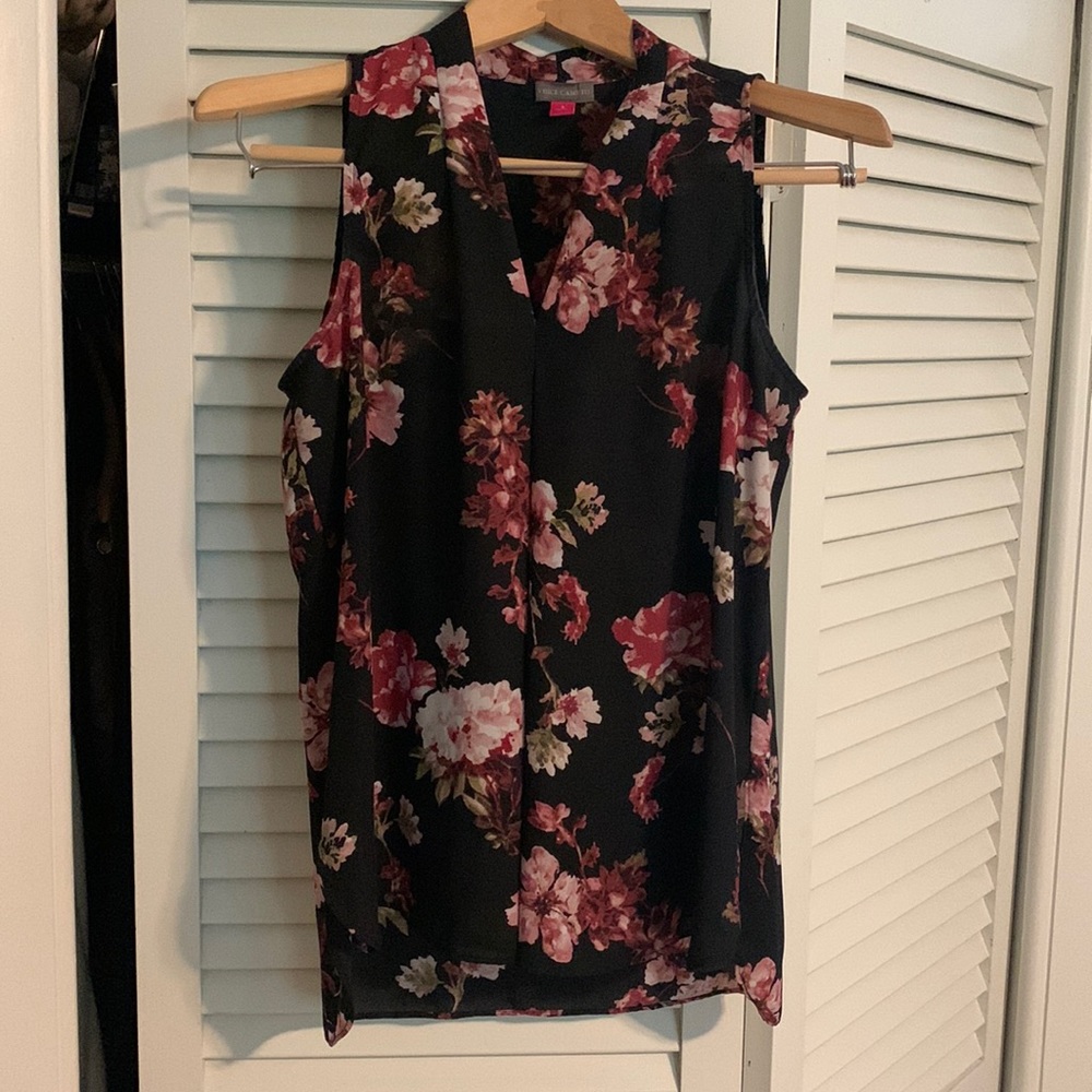 Black Floral Blouse S, V Neck, Polyester Vince Camuto